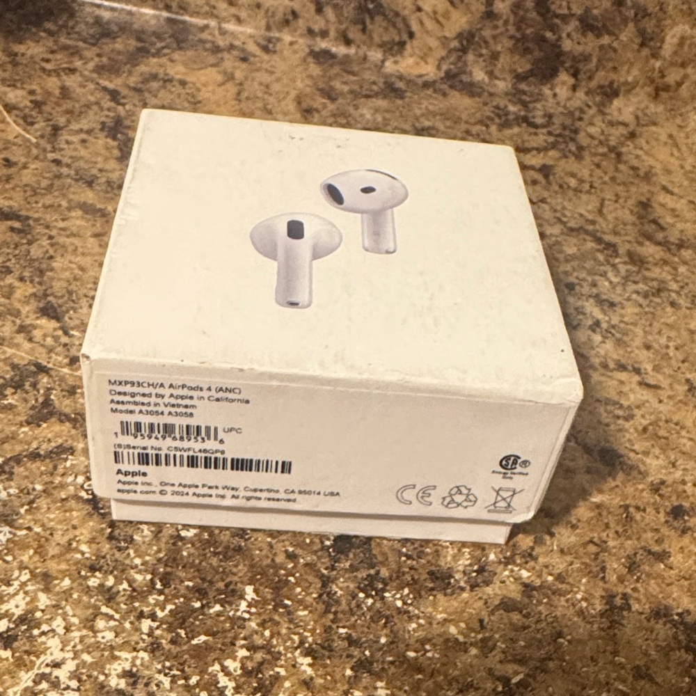 Apple AirPods 4 ANC in White